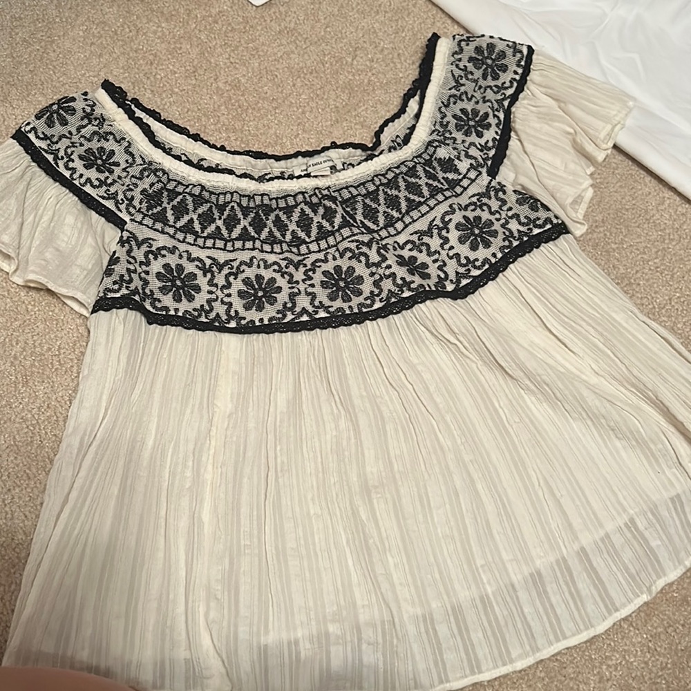 American Eagle size xs, off the shoulder top, black and white